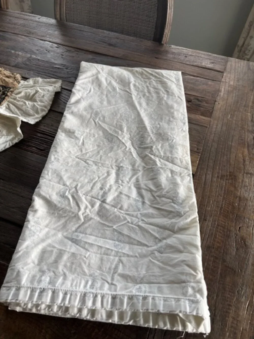 Rachel Ashwell Simply Shabby Chic Queen Flat Sheet Damask White W/ Gray Print